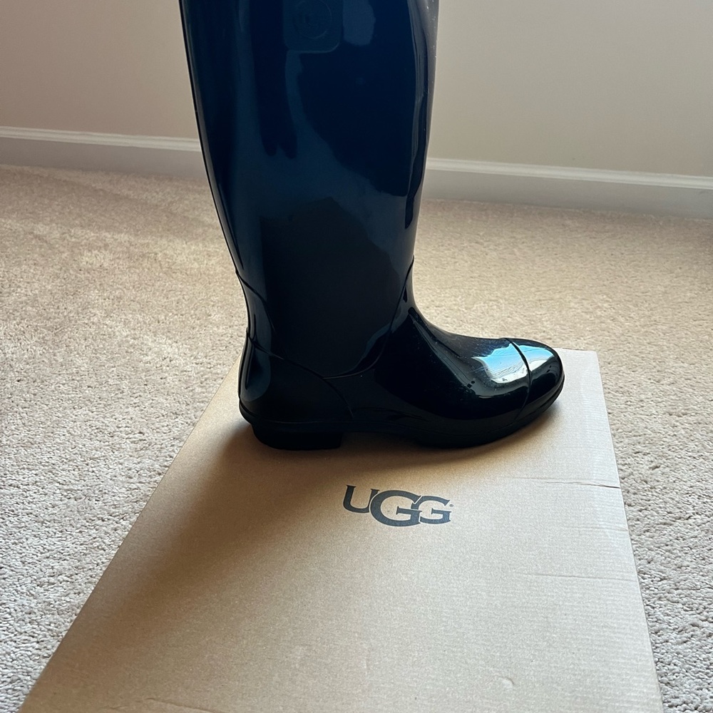 UGG® Women's Shaye Rubber Shearling Lined Sole, Glossed Waterproof Rain Boots - Picture 2 of 3